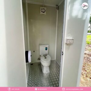 จัดส่งและติดตั้งห้องน้ำสำเร็จรูป รุ่น JT-01-3 ขนาด 1.29 × 1.29 × 2.40 เมตร โครงสร้างเหล็กกัลวาไนซ์ ผนัง ISOWALL แข็งแรง พร้อมใช้งาน 